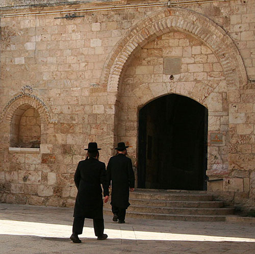 13 Israel, Jerusalem's Old City. Hasadic Jews walking into temple CU